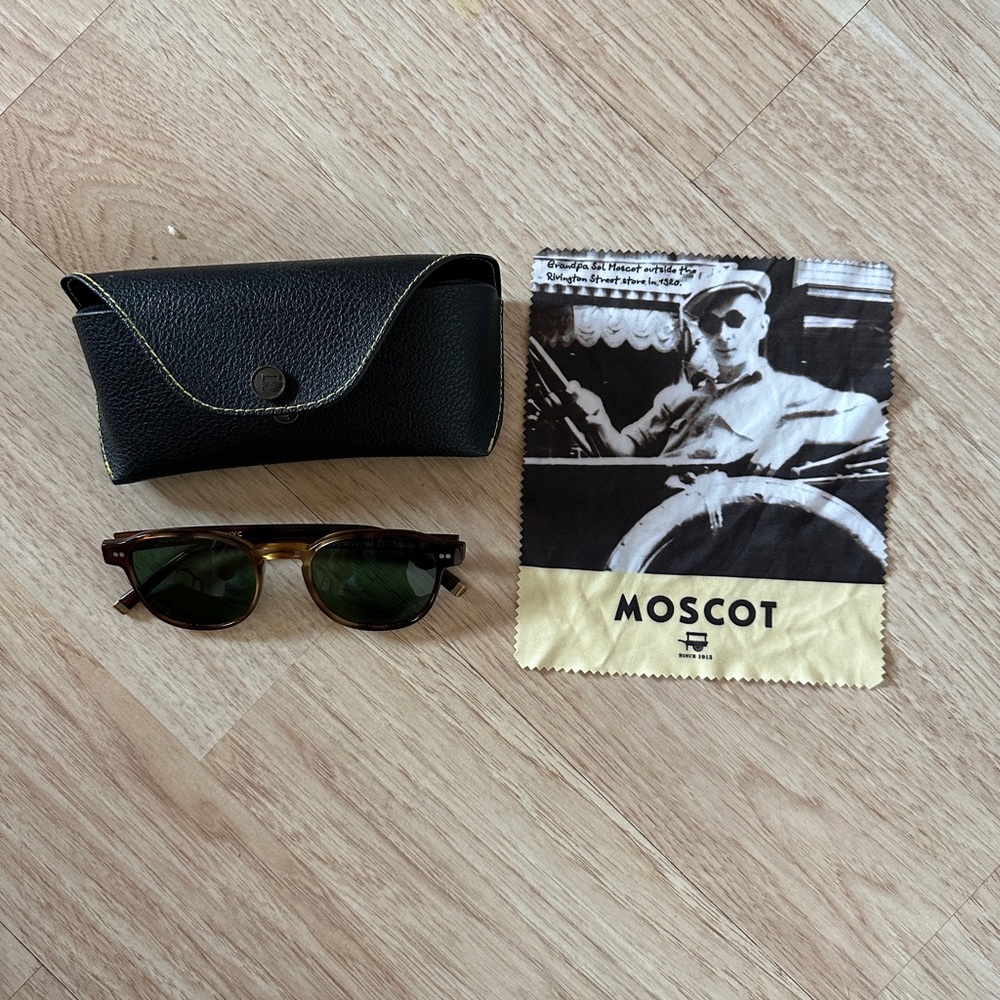 MOSCOT Unisex Arthur Sunglasses + Case